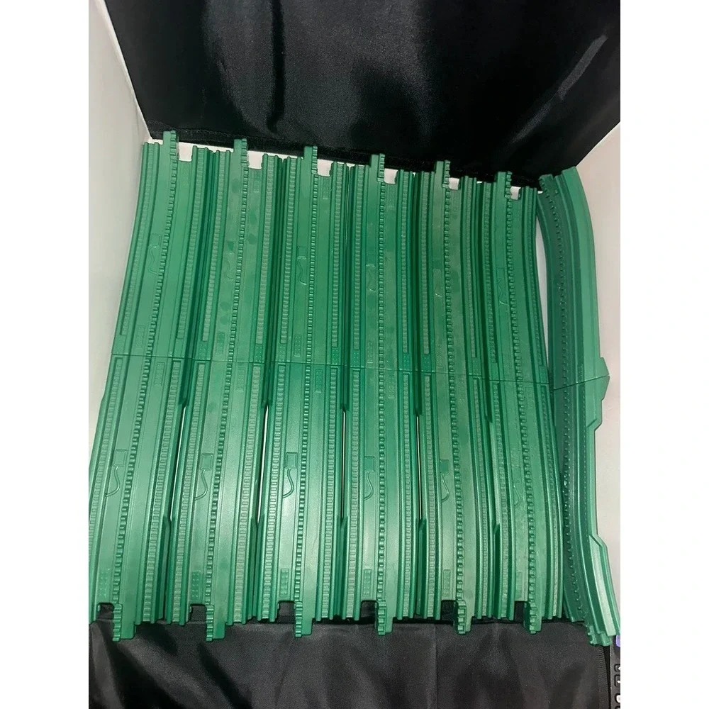Geotrax Lot 7 Green Ascending Elevation with Teeth Hill Ramp Tracks